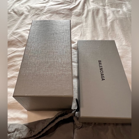 Balenciaga empty shoe box - Picture 1 of 3